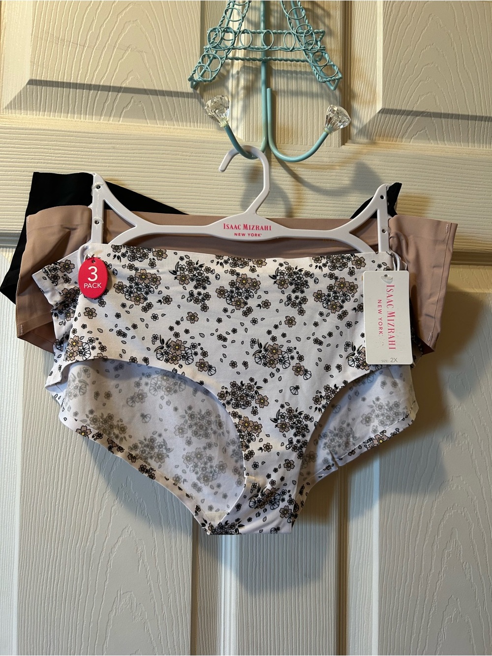 Isaac Mizrahi 2X Plus Sized Women’s 3-Pack Panties White Floral, Black, Tan NWT